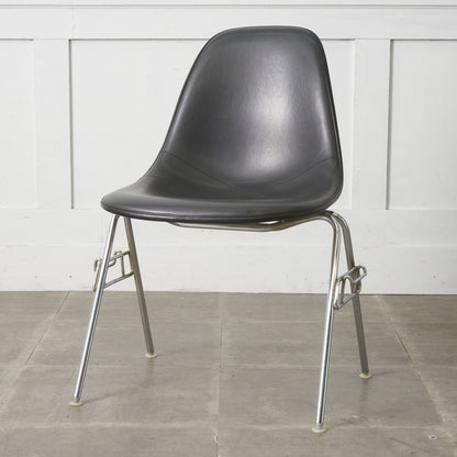 サイドシェルチェア スタッキングベース