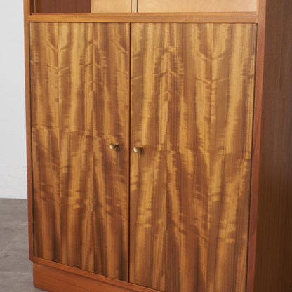 Cumbrae ヴィンテージ ガラスキャビネット