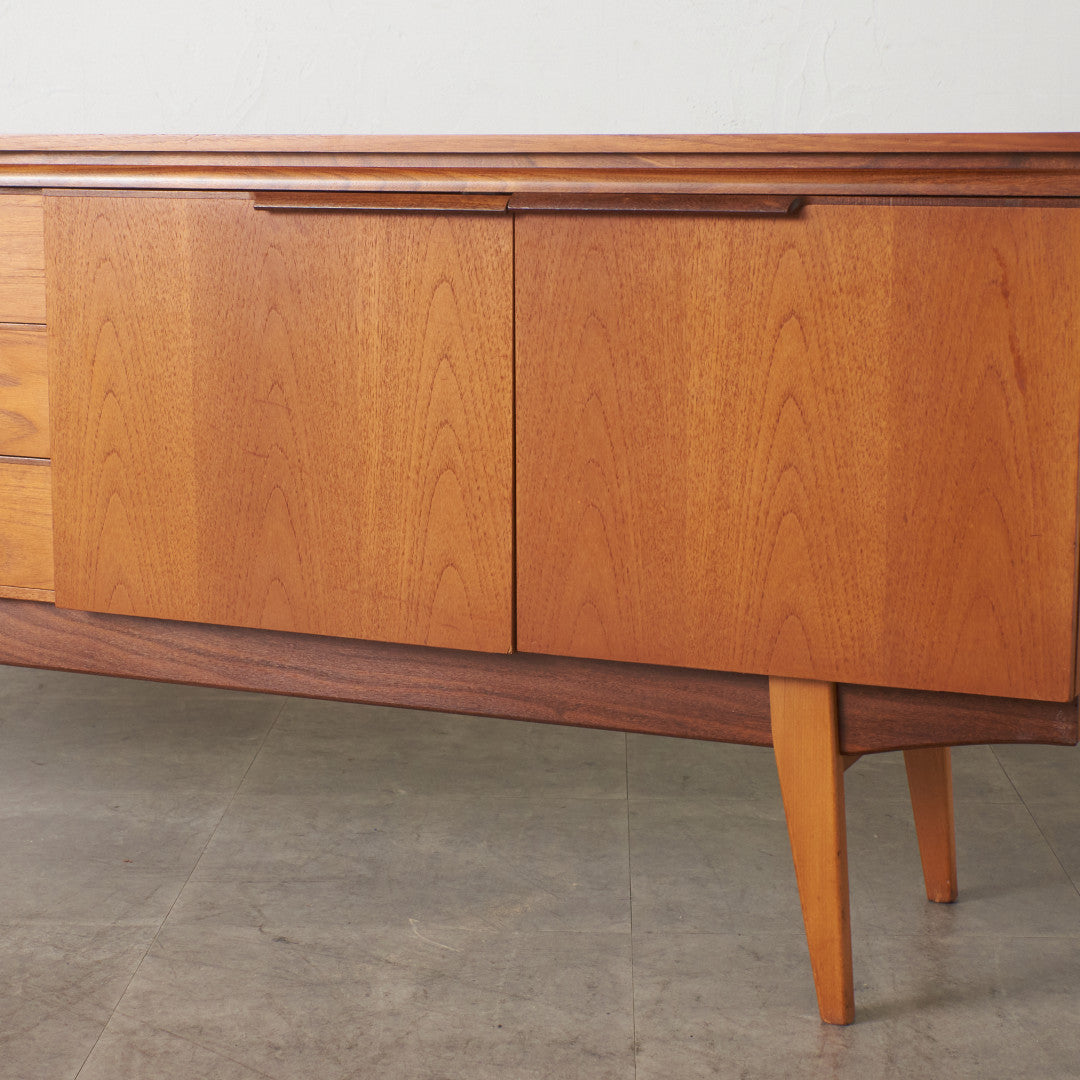 英国ヴィンテージ サイドボード