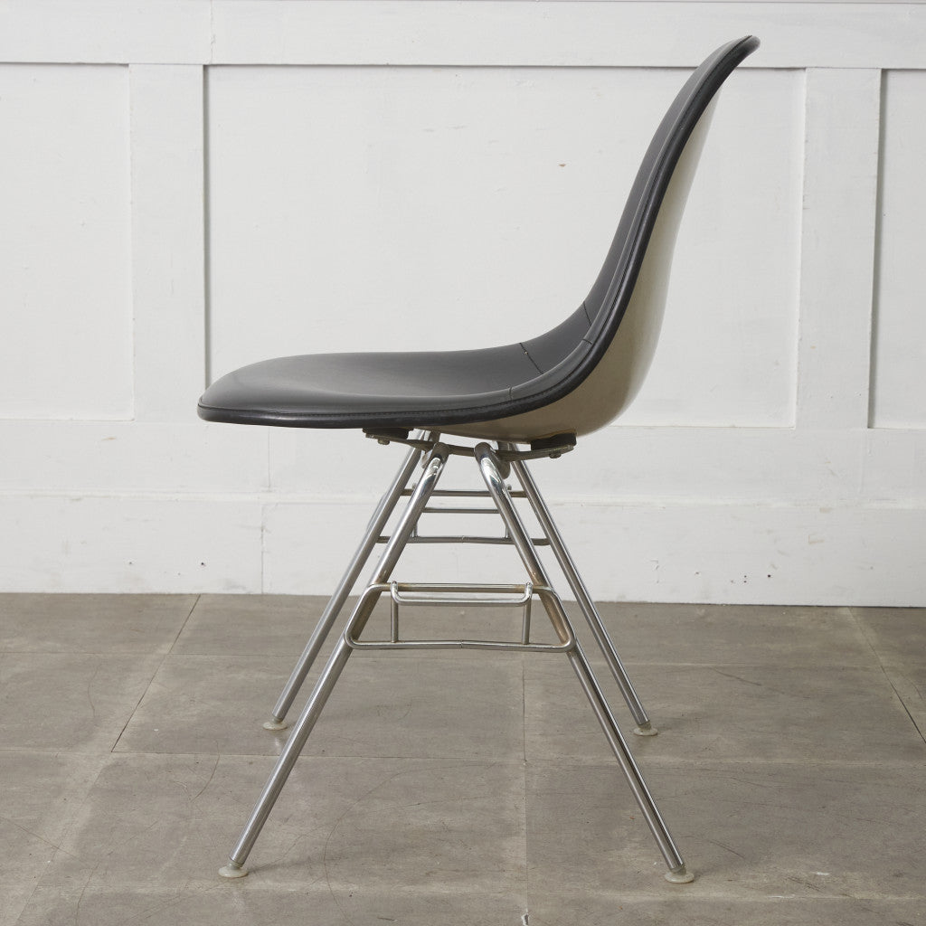 サイドシェルチェア スタッキングベース