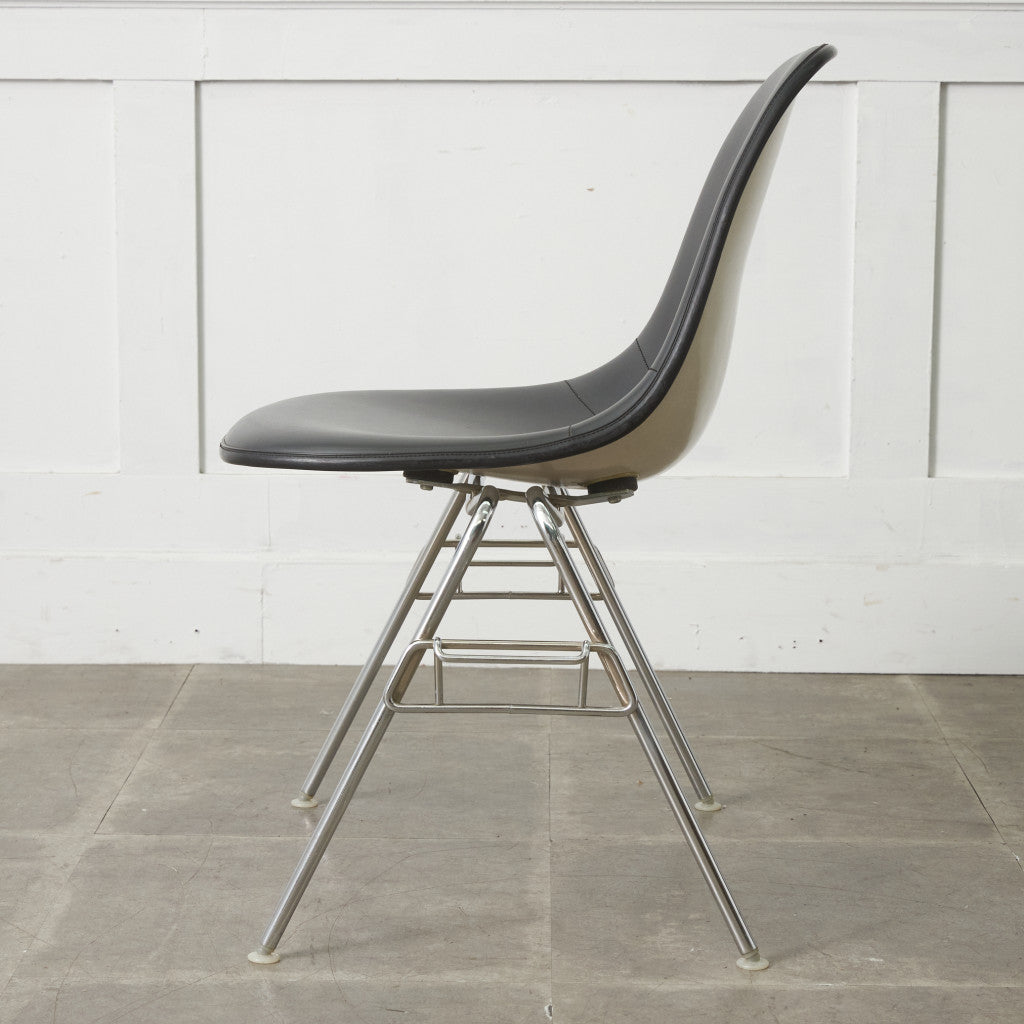 サイドシェルチェア スタッキングベース