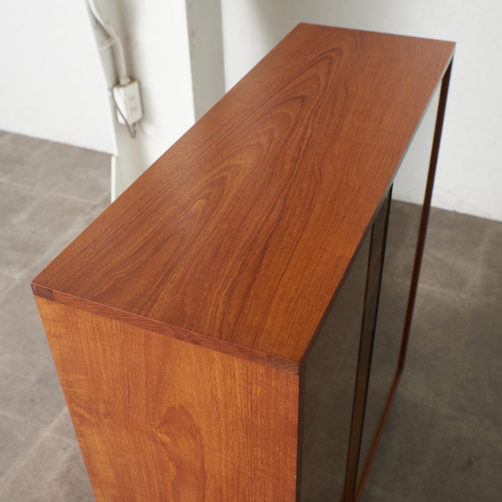 英国ヴィンテージ ナローガラスキャビネット