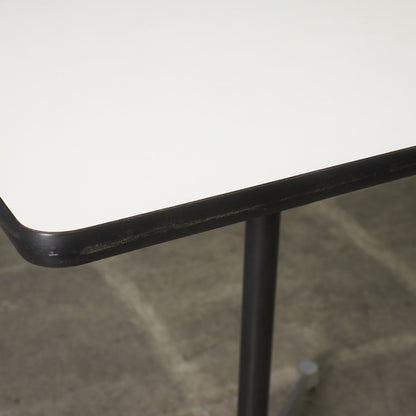 イームズ コントラクトベース テーブル