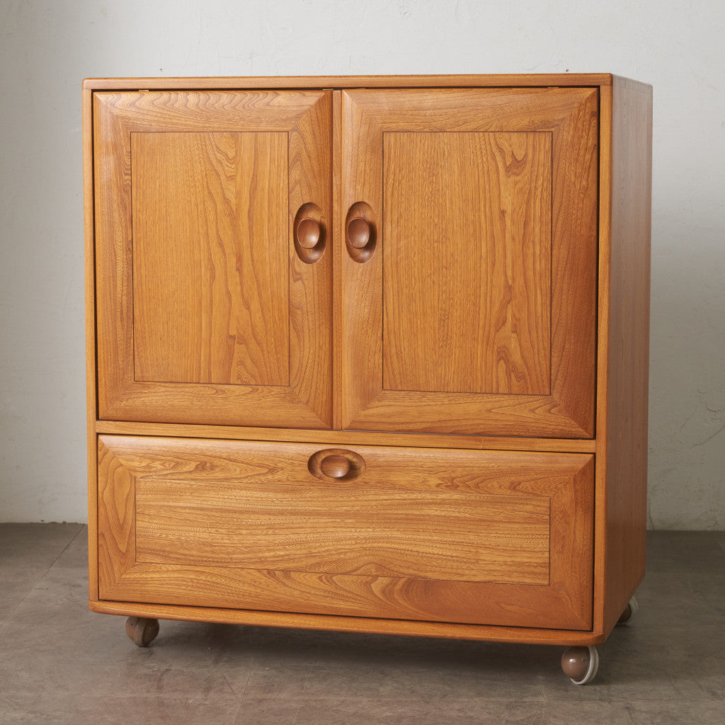 ウィンザー テレビキャビネット