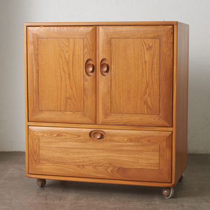 ウィンザー テレビキャビネット