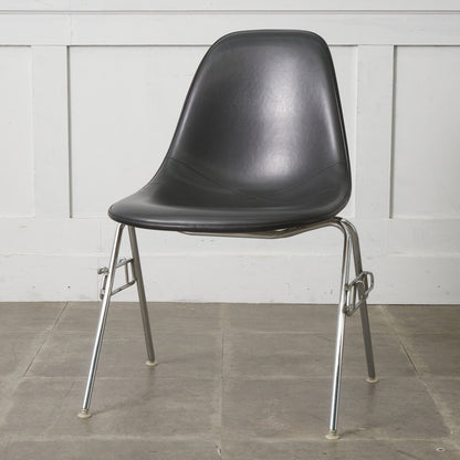 サイドシェルチェア スタッキングベース