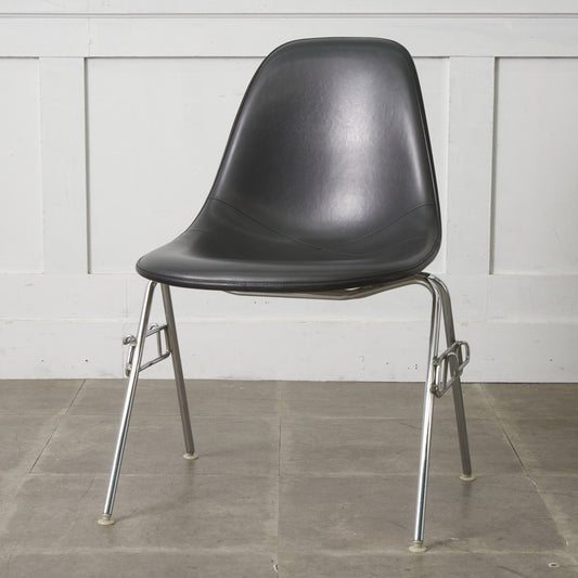 サイドシェルチェア スタッキングベース