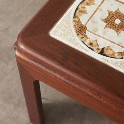 タイルトップ コーヒーテーブル