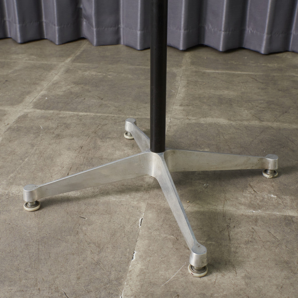 イームズ コントラクトベース テーブル