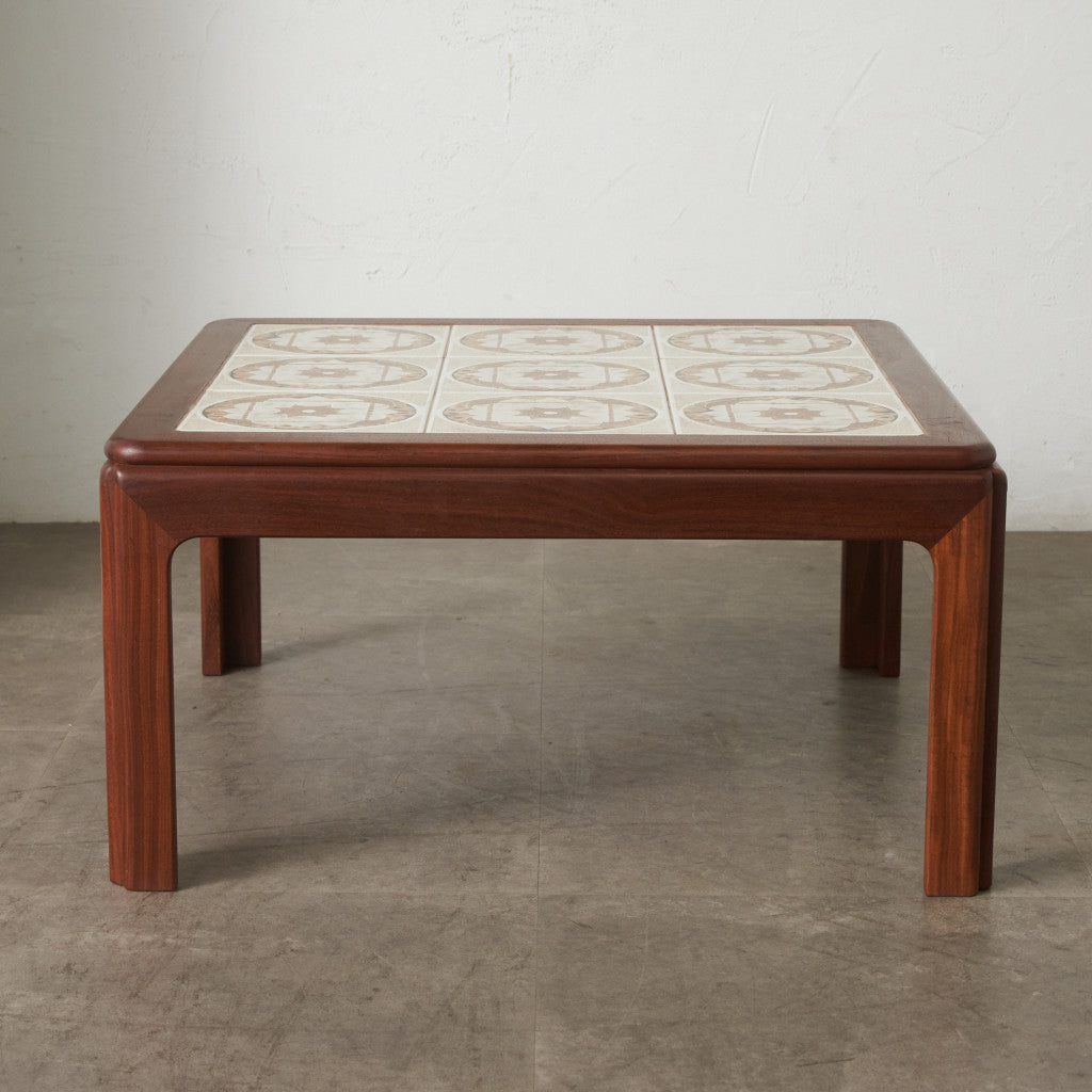 タイルトップ コーヒーテーブル