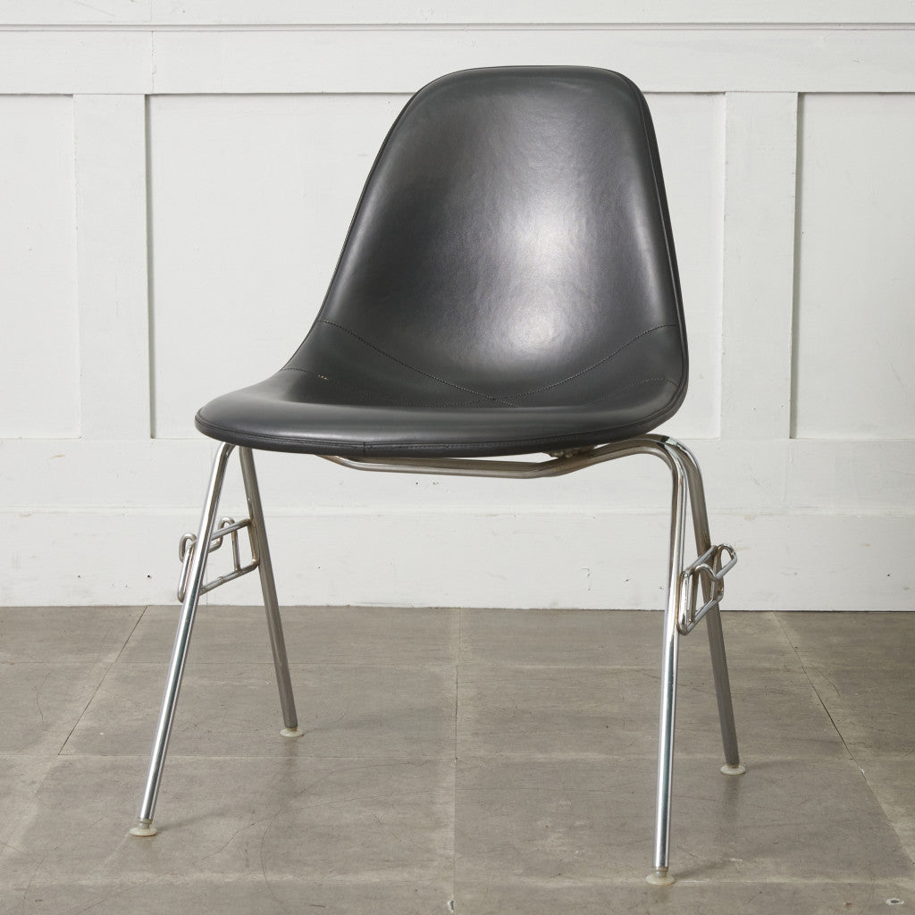 【専用】【希少品】Herman Millerイームズ スタッキングチェア Hermanmiller(ハーマンミラー)社のイームズ スタッキングベース サイド