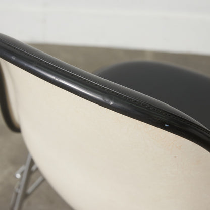 サイドシェルチェア スタッキングベース