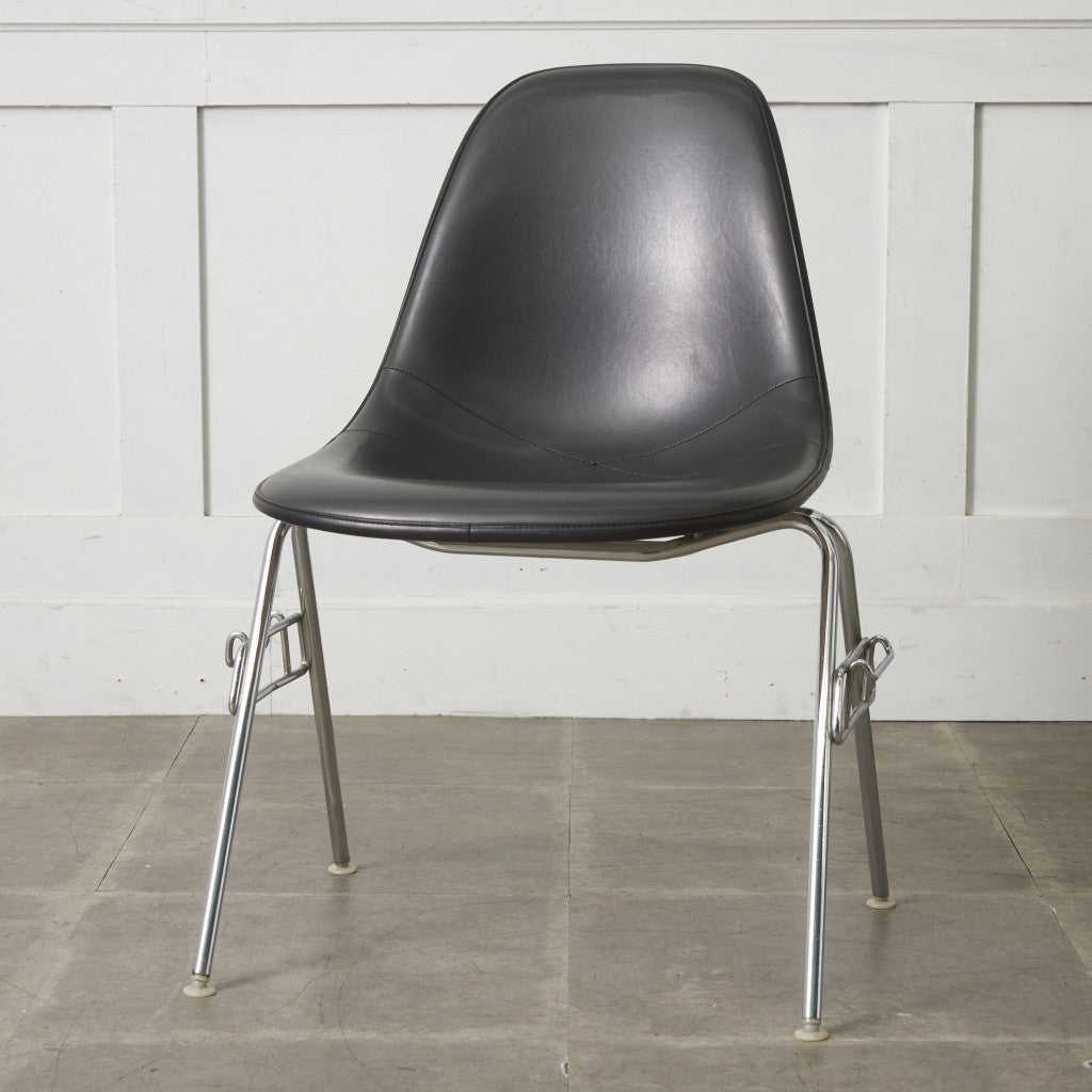【専用】【希少品】Herman Millerイームズ スタッキングチェア Hermanmiller(ハーマンミラー)社のイームズ スタッキングベース