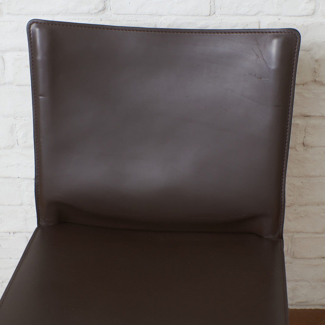 Cassina(カッシーナ)のMARIO BELLINI(マリオ・ベリーニ)デザイン、412 CAB アームレスチェア 2脚セット。本革張りのモダンなダイニングチェアは店舗などにも。MoMA所蔵CL229 412 CAB アームレスチェア｜カッシーナ cassina｜マリオ・ベリーニ