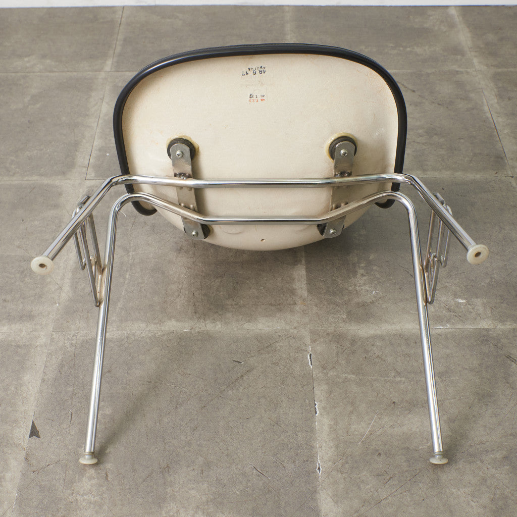 サイドシェルチェア スタッキングベース