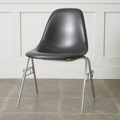 サイドシェルチェア スタッキングベース