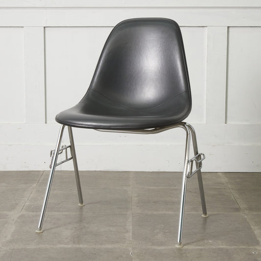 サイドシェルチェア スタッキングベース