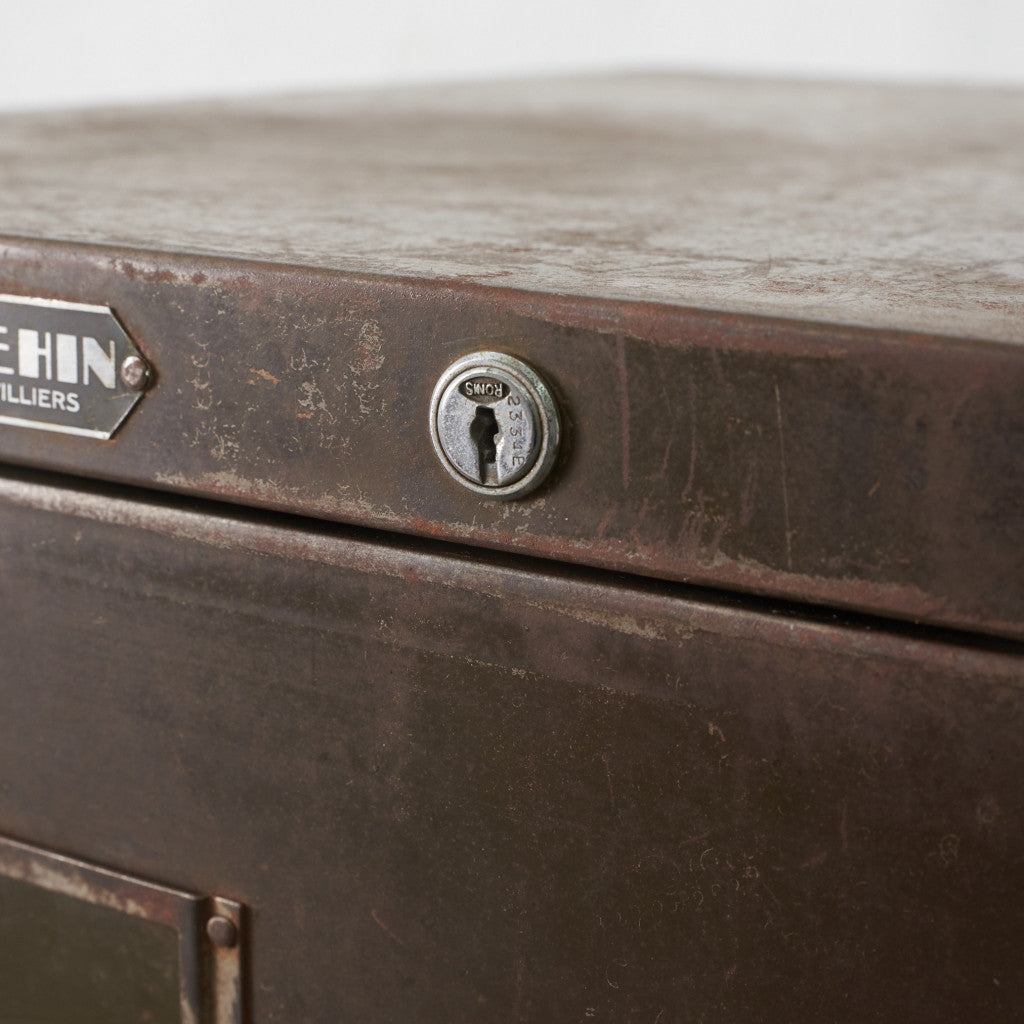 4段 メタルキャビネット