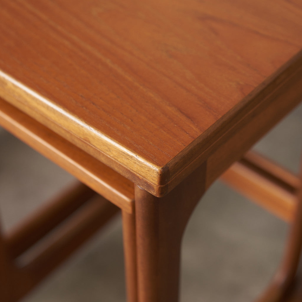 ヴィンテージ 拡張式天板付き ネストテーブル