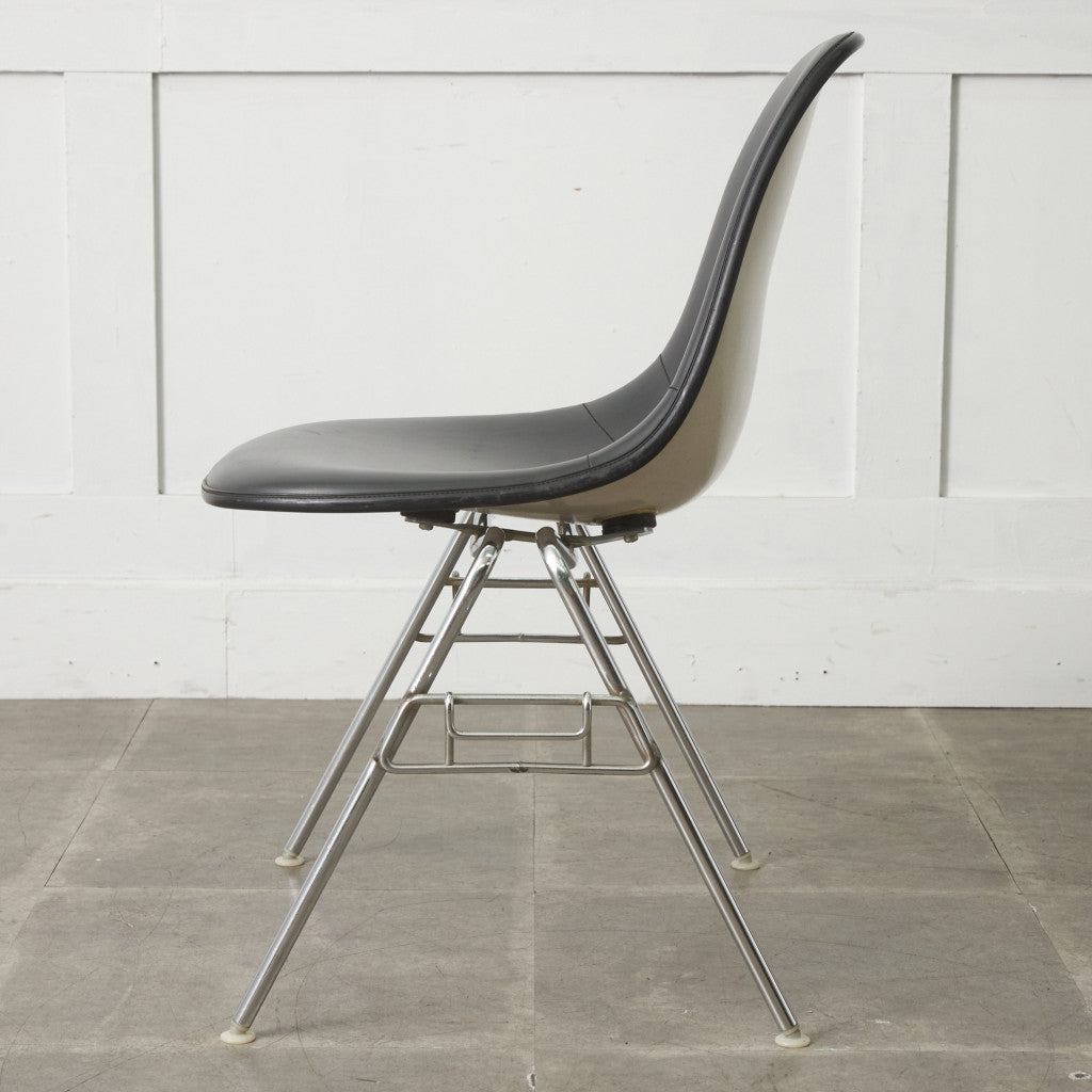 サイドシェルチェア スタッキングベース