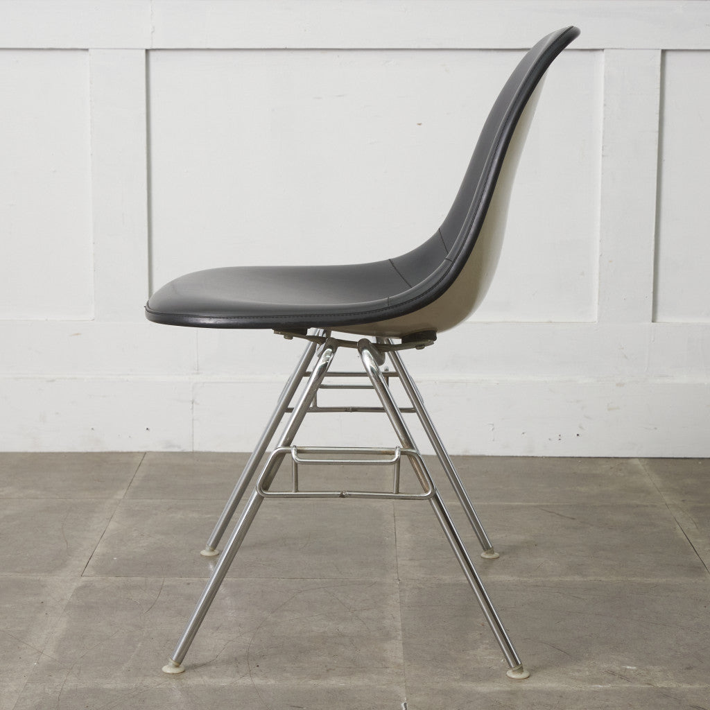 サイドシェルチェア スタッキングベース