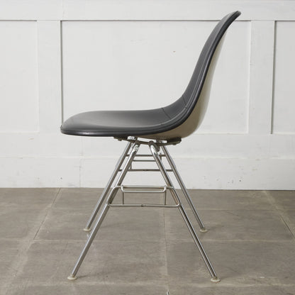 サイドシェルチェア スタッキングベース