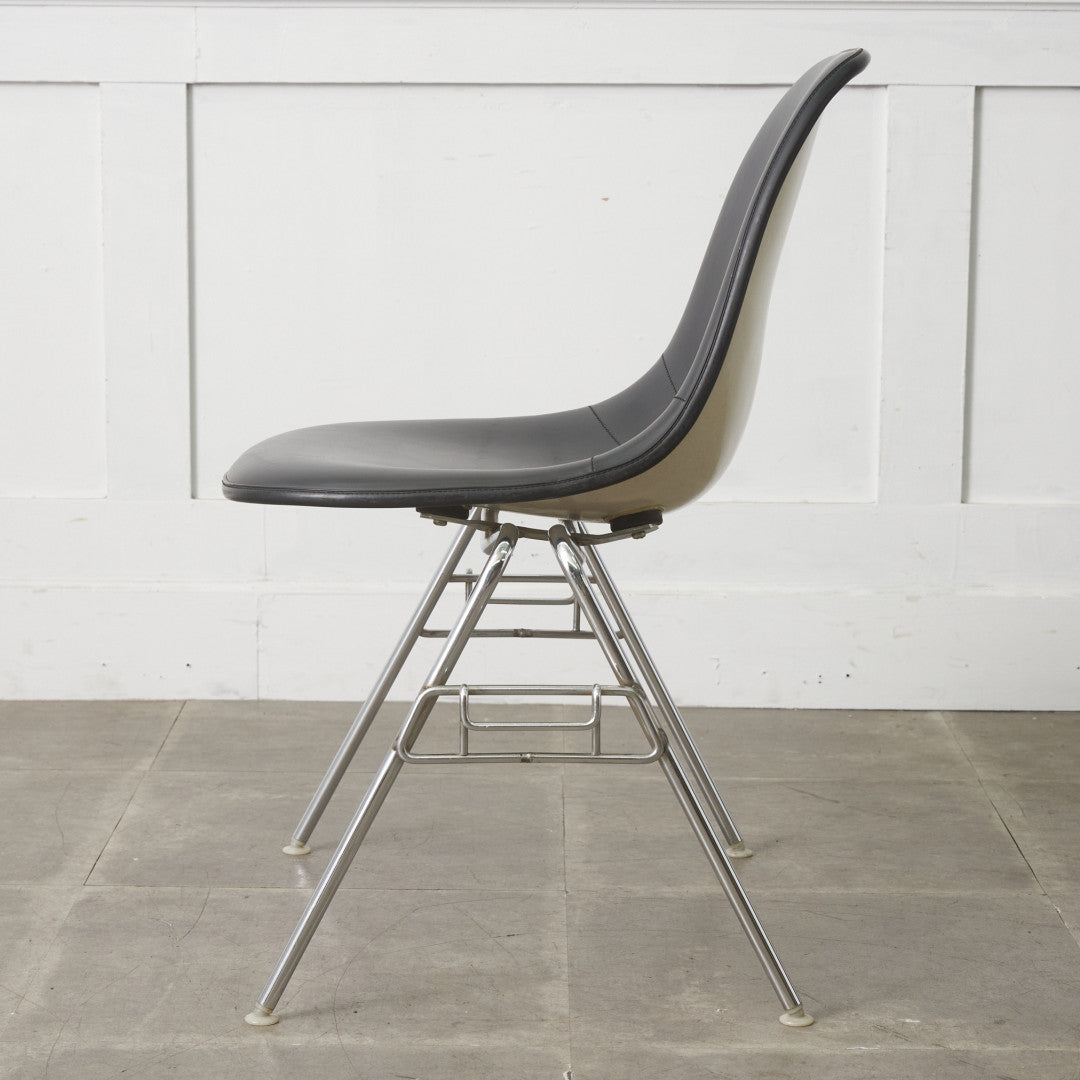 サイドシェルチェア スタッキングベース