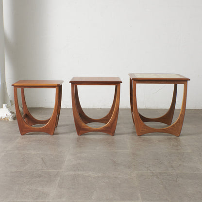 Astro セラミックタイルトップ ネストテーブル