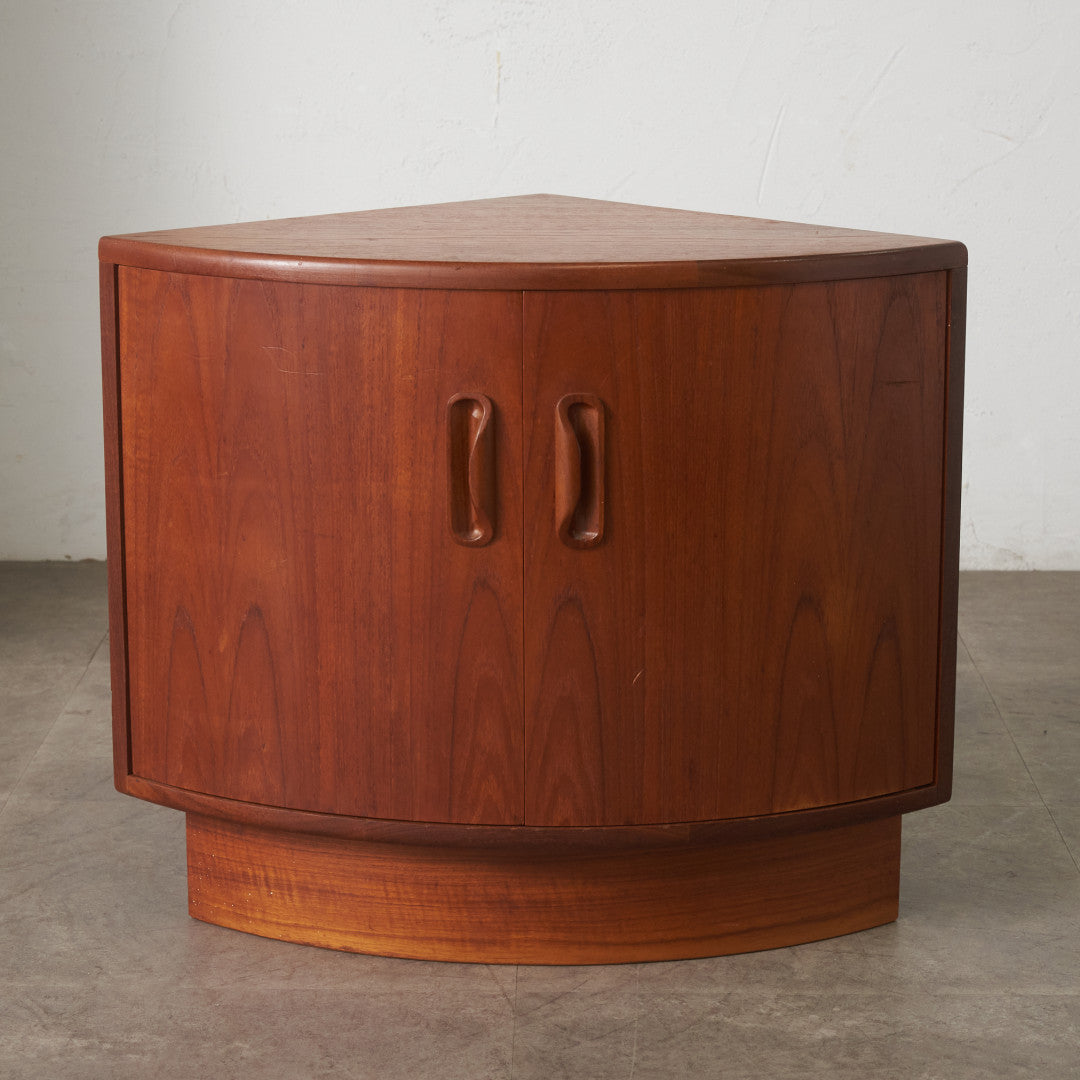 Fresco 凸型コーナーローキャビネット