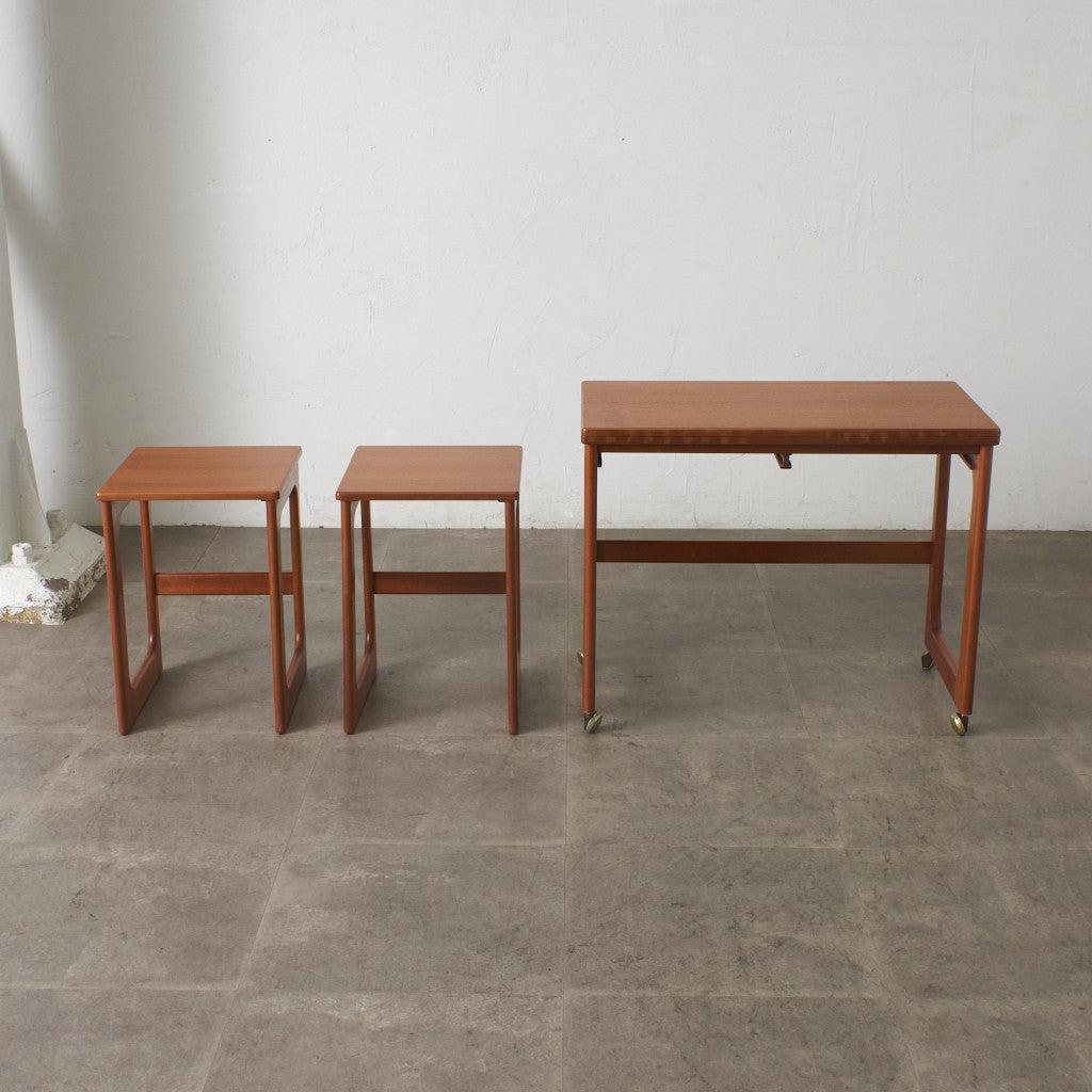 ヴィンテージ 拡張式天板付き ネストテーブル