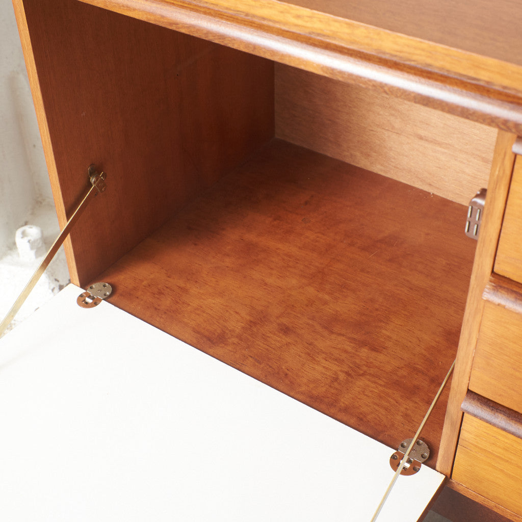 英国ヴィンテージ サイドボード