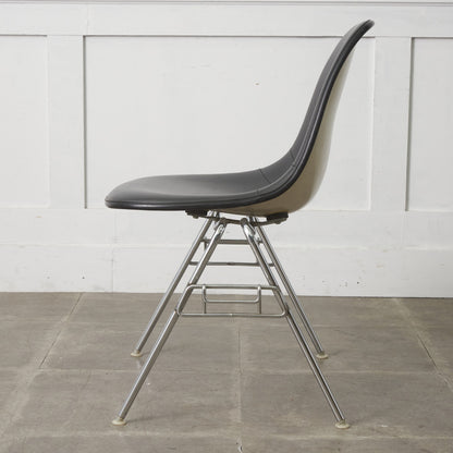 サイドシェルチェア スタッキングベース