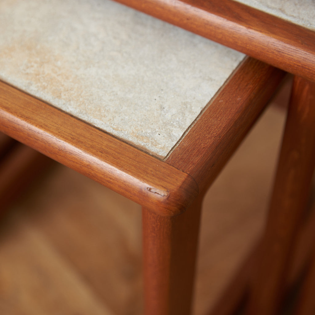 ヴィンテージ タイルトップ ネストテーブル