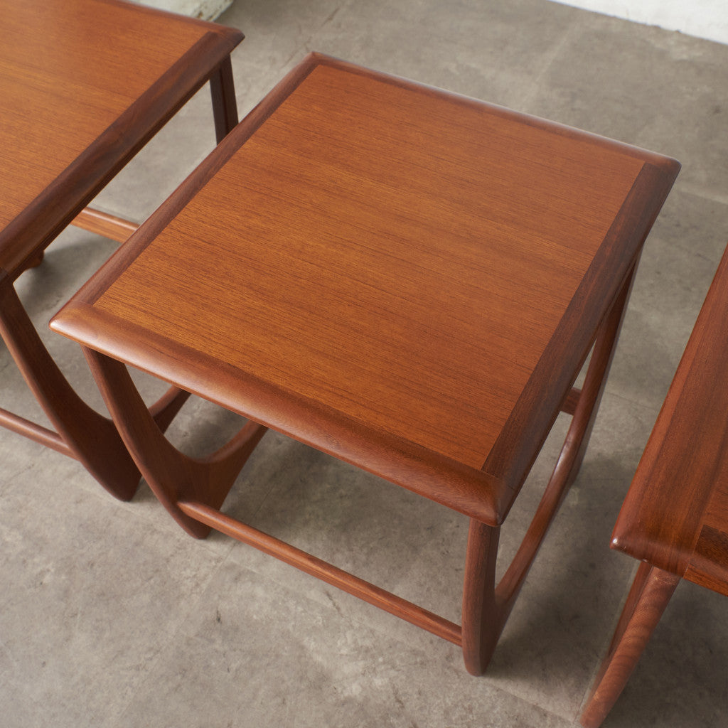 Astro ネストコーヒーテーブル