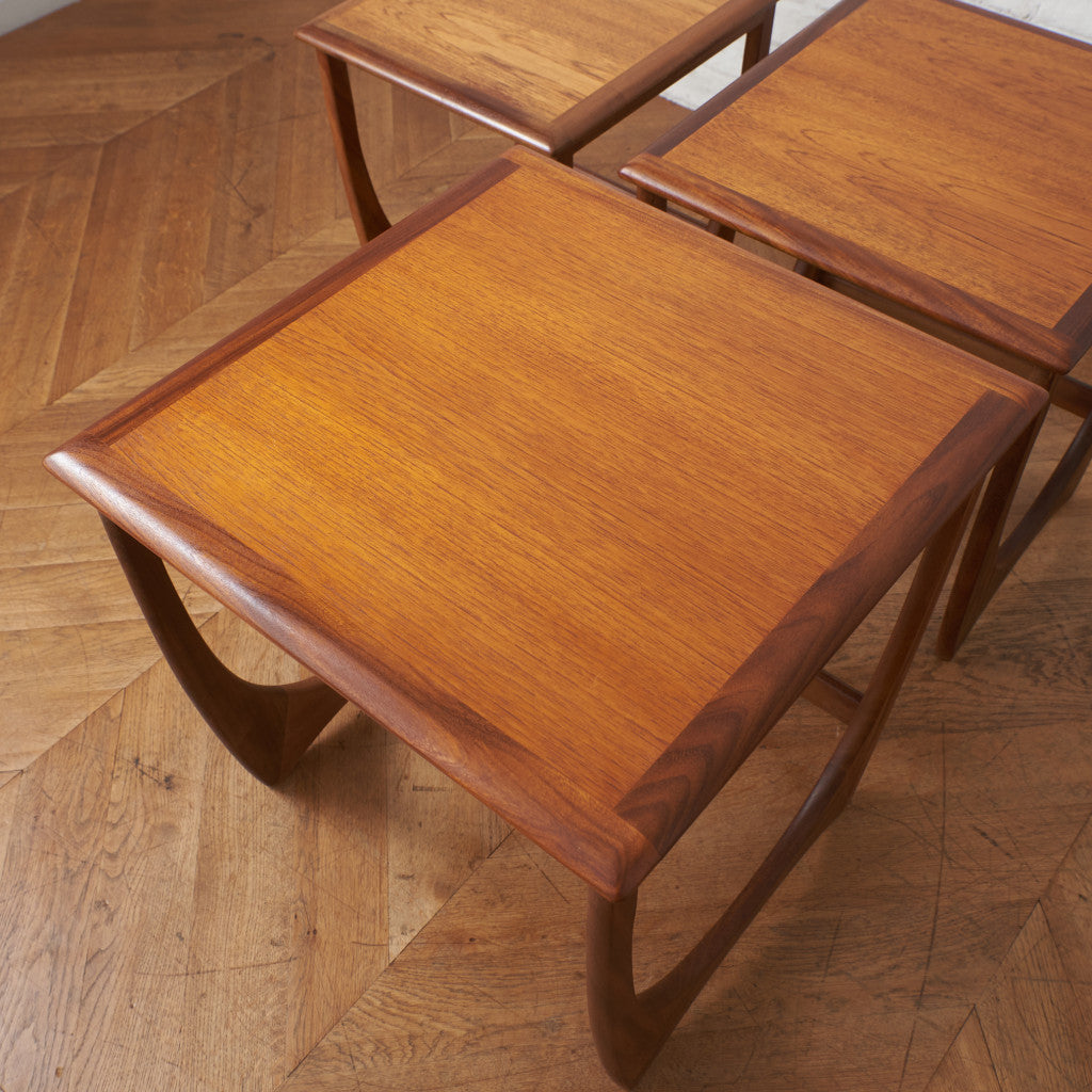 Astro ネストテーブル