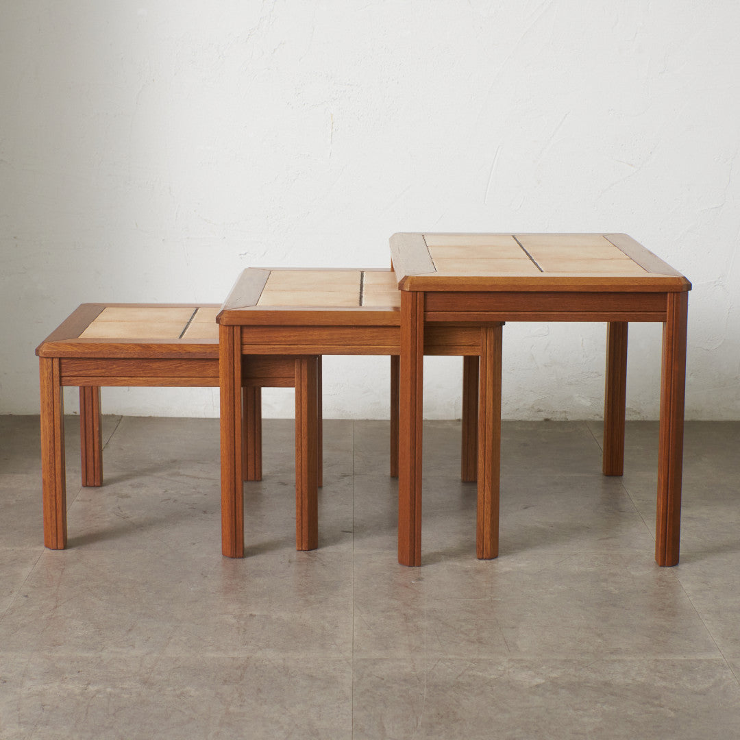 デンマーク製 タイルトップ ネストテーブル