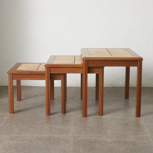 デンマーク製 タイルトップ ネストテーブル