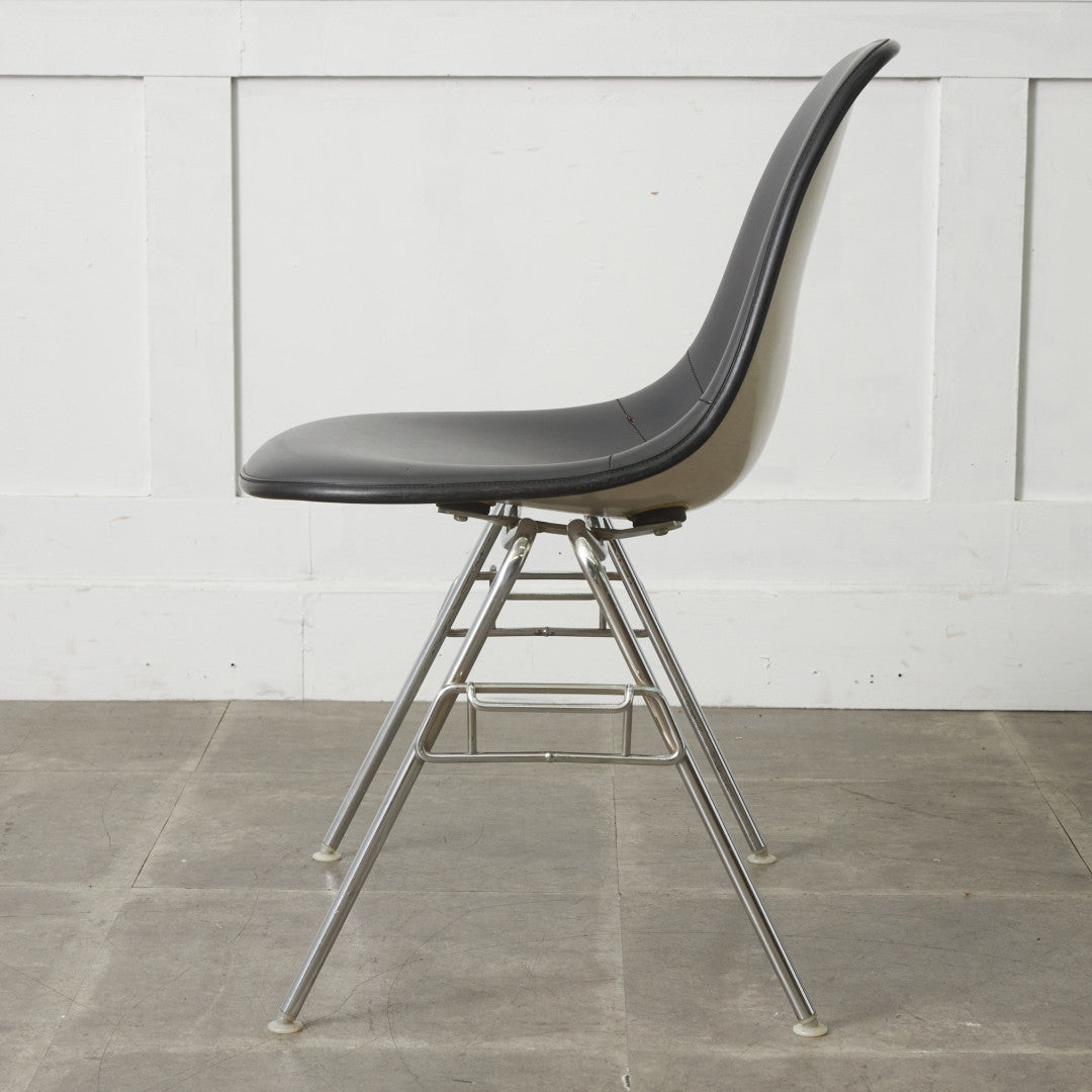 サイドシェルチェア スタッキングベース