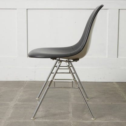 サイドシェルチェア スタッキングベース