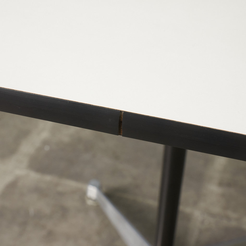 イームズ コントラクトベース テーブル