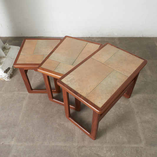 ヴィンテージ タイルトップ ネストテーブル