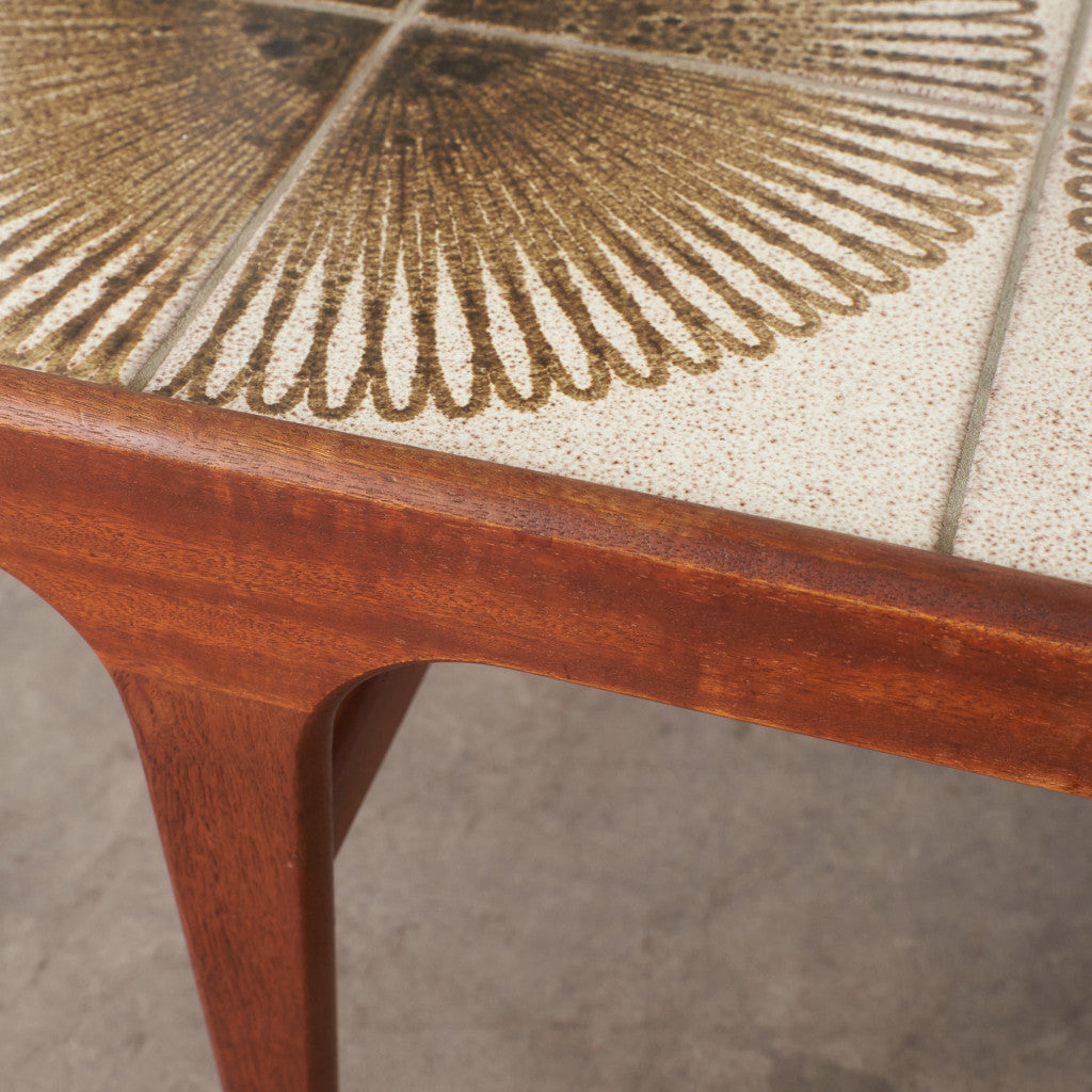 タイルトップ コーヒーテーブル