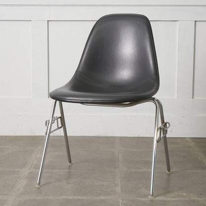 サイドシェルチェア スタッキングベース