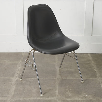 サイドシェルチェア スタッキングベース