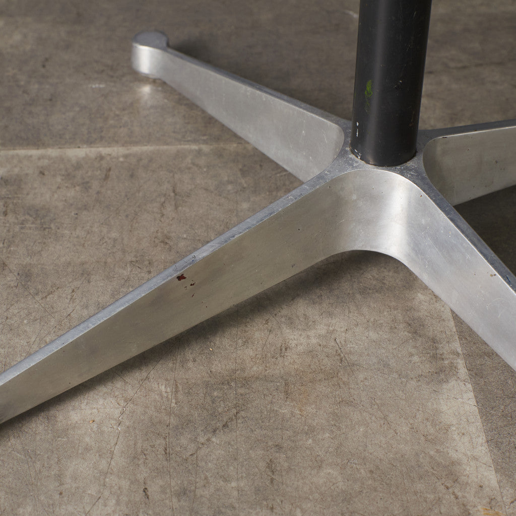 イームズ コントラクトベース ラウンドテーブル