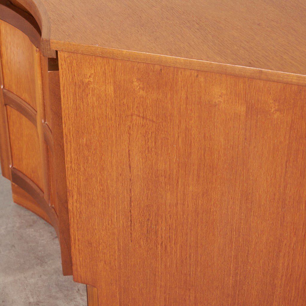 ヴィンテージ 凹型コーナーキャビネット