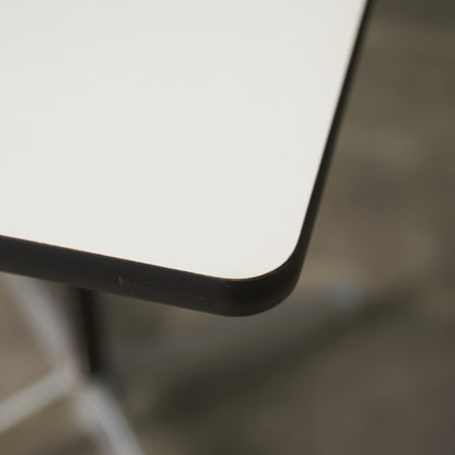 イームズ コントラクトベース テーブル