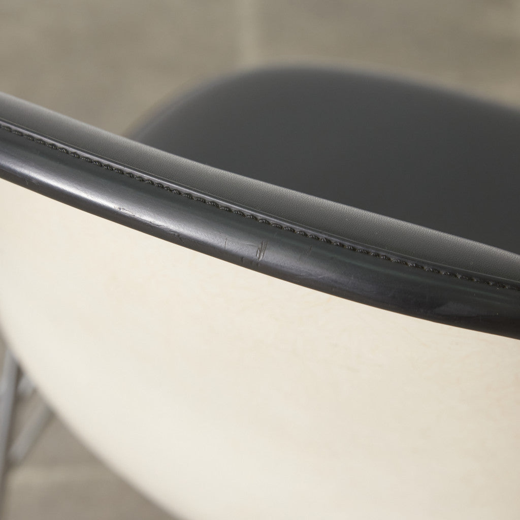 サイドシェルチェア スタッキングベース