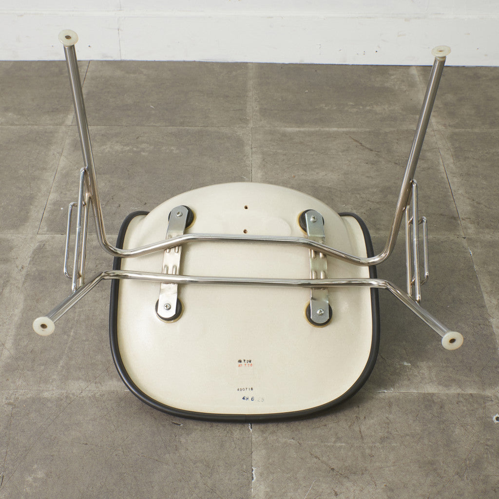 サイドシェルチェア スタッキングベース