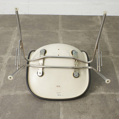 サイドシェルチェア スタッキングベース